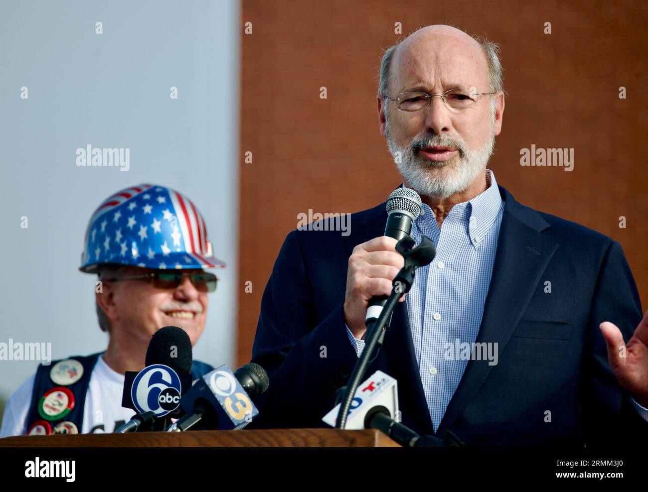 Pennsylvania Governor Tom Wolf spricht bei der jährlichen Labor Day Parade entlang der Delaware Avenue in Philadelphia, PA, USA am 3. September 2018. Stockfoto