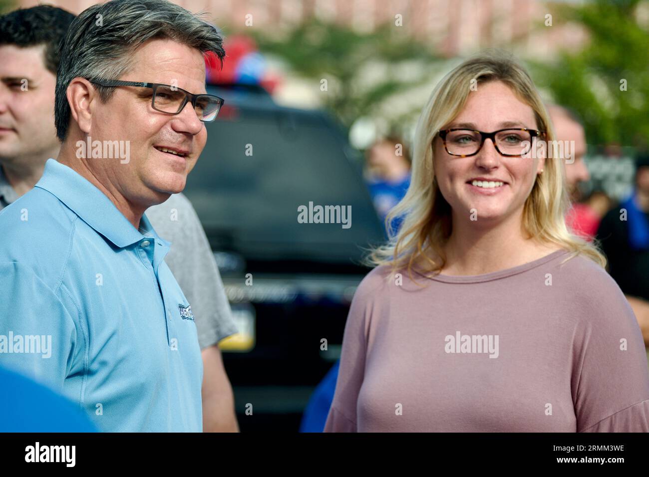 Councilman Bobby Henon und State Rep Martina White nehmen am September an der jährlichen Labor Day Parade entlang der Delaware Avenue in Philadelphia, PA, USA, Teil Stockfoto