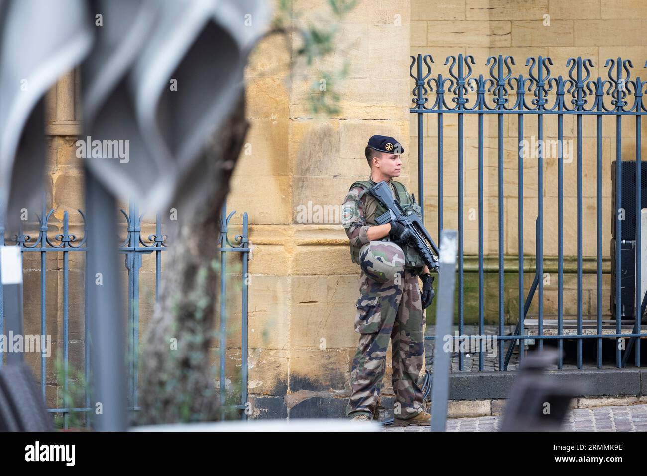 Anti-Terror-Operation Sentinelle patrouilliert Straße in Metz, Frankreich Stockfoto