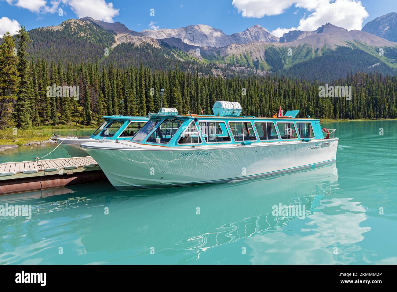 Maligne Lake Bootstour auf der Spirit Island Dock, Jasper Nationalpark, Alberta, Kanada. Stockfoto