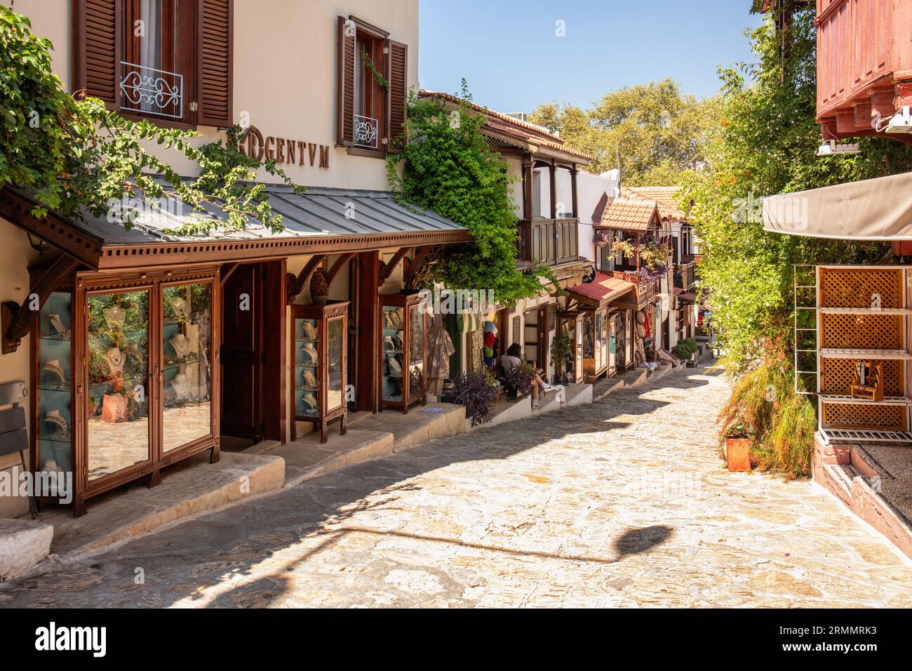 Malerische Straße in der Altstadt von Kas. Kas ist eine türkische Küstenstadt im Südwesten der Türkei Stockfoto