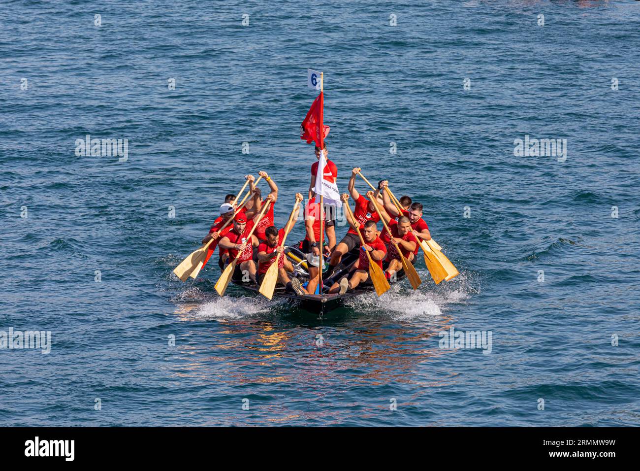 Traditionelles Neretva-Rennen, „Ladja-Wettbewerbe“ Stockfoto