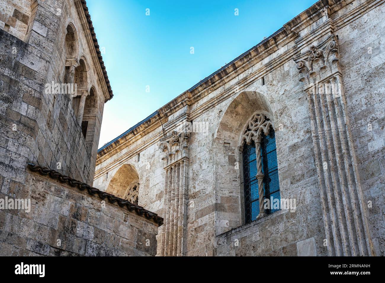 Architektonische Details des Baptisteriums und der Kathedrale von Sant'Emidio in Ascoli Piceno. Ascoli Piceno, Marche Region, Italien, Europa Stockfoto