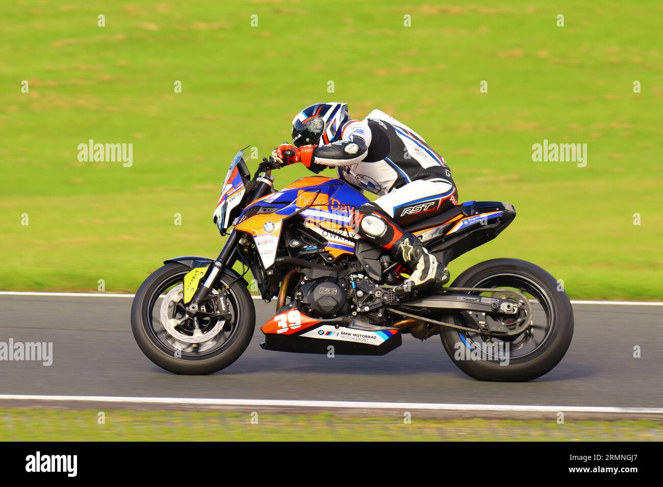 Britisches Super Bike Wochenende im Cadwell Park MSV 2023 ABK Beer 0% BMW Motorrad F 900 R Cup Stockfoto