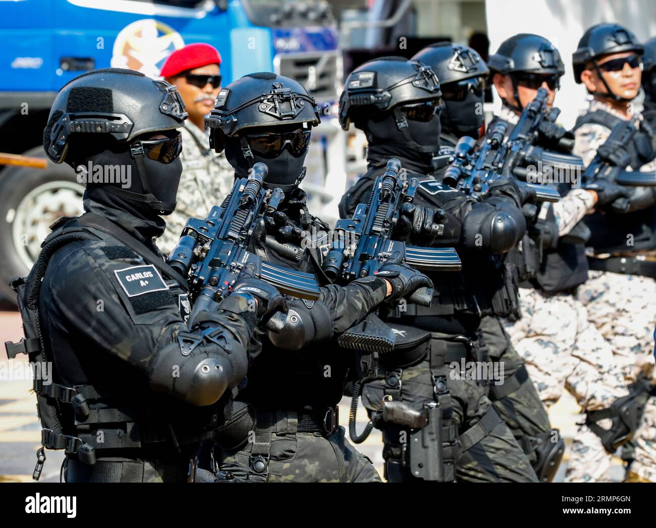 Kuala Lumpur, Malaysia. 29. August 2023. Die Mitarbeiter der malaysischen Streitkräfte marschieren während der Parade zur Vorbereitung der Feierlichkeiten zum Nationalfeiertag in Putrajaya außerhalb von Kuala Lumpur. Malaysia feiert am 31. August 1957 seinen 66. Nationalfeiertag zur Erinnerung an die Unabhängigkeit der Föderation Malaya von der britischen Herrschaft. (Foto: Wong Fok Loy/SOPA Images/SIPA USA) Credit: SIPA USA/Alamy Live News Stockfoto