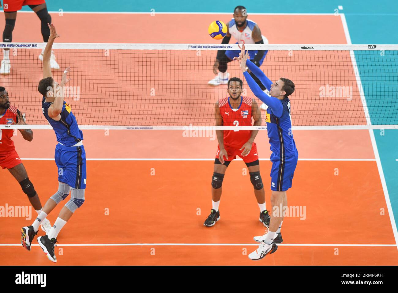 Simone Gianelli (Italien), Osniel Melgarejo (Kuba). Volleyball-Weltmeisterschaft 2022. Viertelfinale Stockfoto