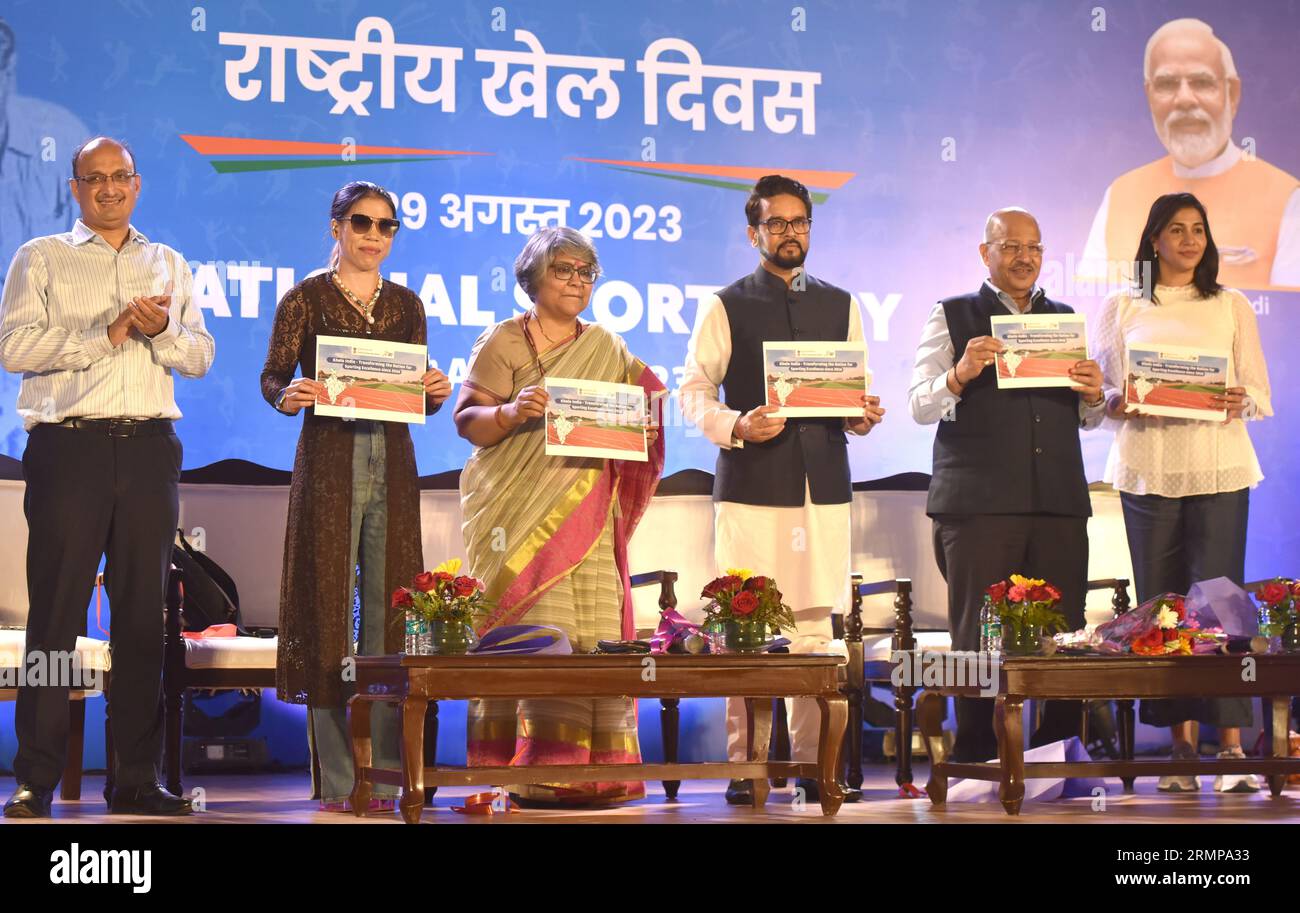 New Delhi, Indien. 29. August 2023. NEW DELHI, INDIEN - AUGUST 29: Der indische Athlet Anju Bobby Georage, der Minister für Jugend und Sport, Anurag Singh Thakur, und die Sportministerin Sujata Chaturvedi und Boxerin Mary KOM, veröffentlichen eine Publikation während des National Sports Day am 29. August 2023 im JLN Stadium in New Delhi, Indien. (Foto: Sonu Mehta/Hindustan Times/SIPA USA) Credit: SIPA USA/Alamy Live News Stockfoto