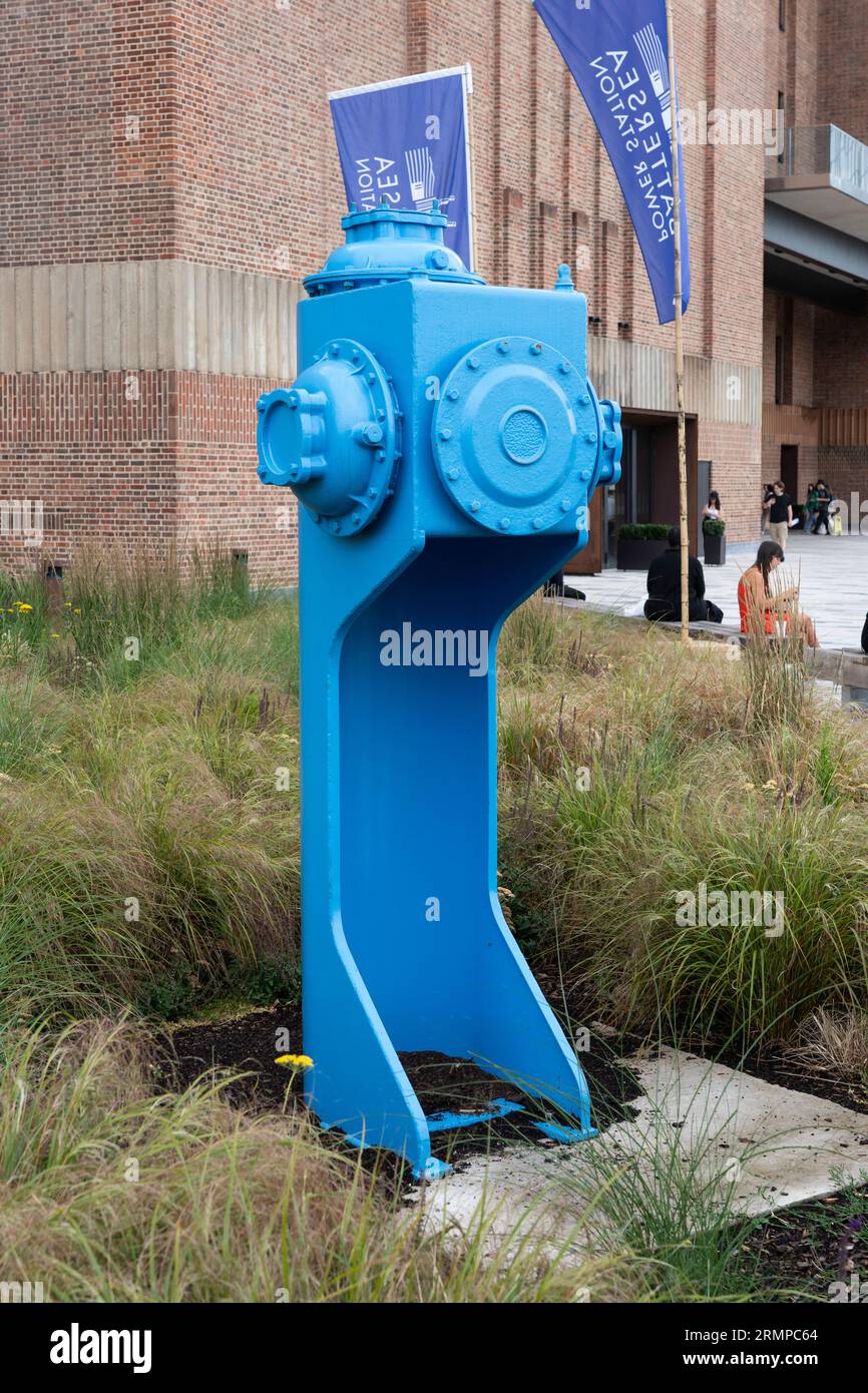 Bei dieser T-Anschlussstelle handelt es sich um eine Verbindungskammer, die Teil der erhaltenen 66 kV Schaltanlage des Battersea-Kraftwerks am Sanierungsstandort des Battersea-Kraftwerks ist. UK Stockfoto