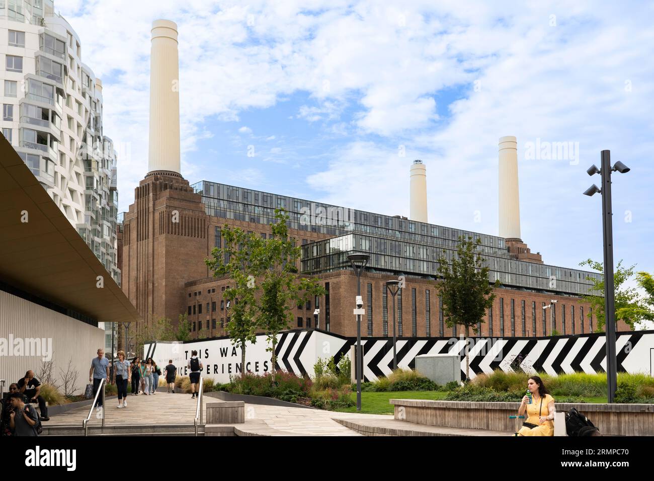 Die Ostfassade des renovierten Battersea Power Station – ein ehemaliges Kohlekraftwerk in London, Großbritannien Stockfoto