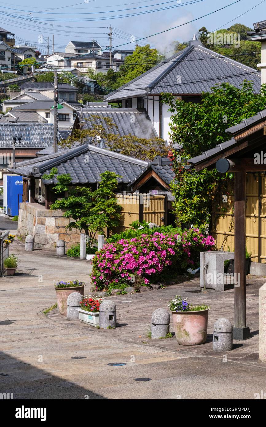 Japan, Kyushu, Beppu. Street Scene, Steam Rising from Hot Springs. Stockfoto