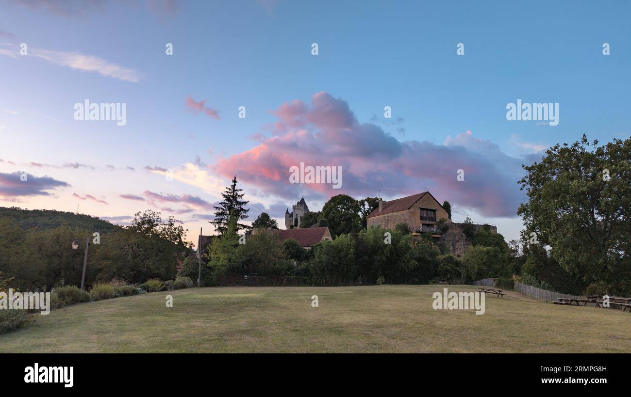 Monfort, in der Nähe von sarlat la caneda dordogne frankreich Chateau de monfort, Blick und Umgebung Stockfoto