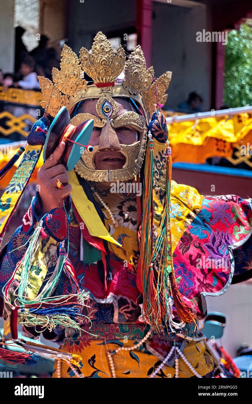 Maskierter Mönch tanzt beim Takthok Tsechu Festival in Sakti, Ladakh, Indien Stockfoto