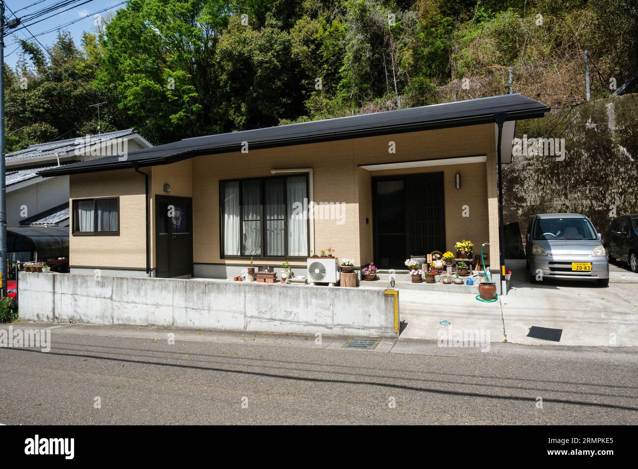 Japan, Kyushu. Taketa Mittelklassehaus. Präfektur Oita. Stockfoto