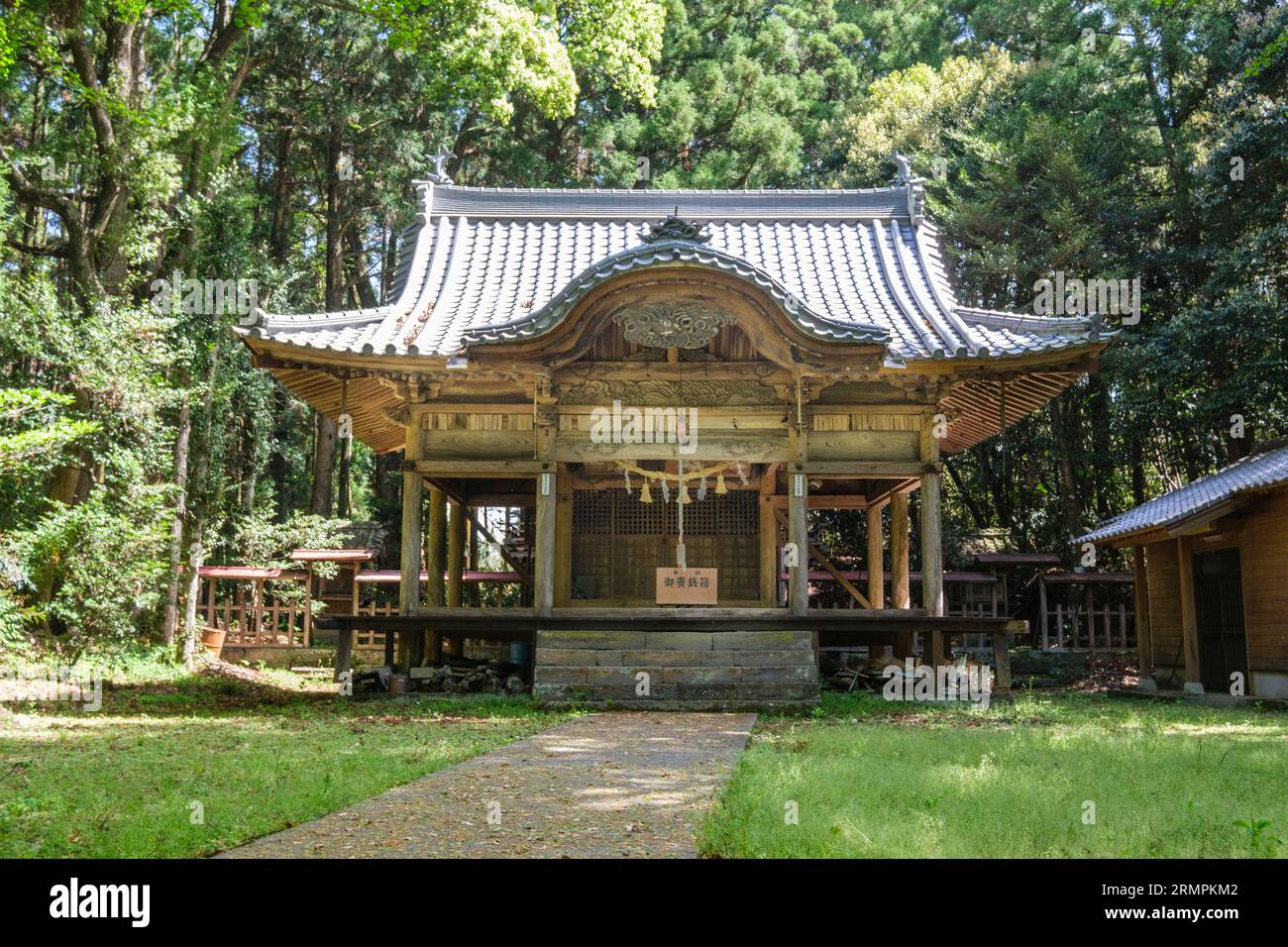 Japan, Kyushu. Ninomiya Hachiman Shinto-Schrein. Stockfoto