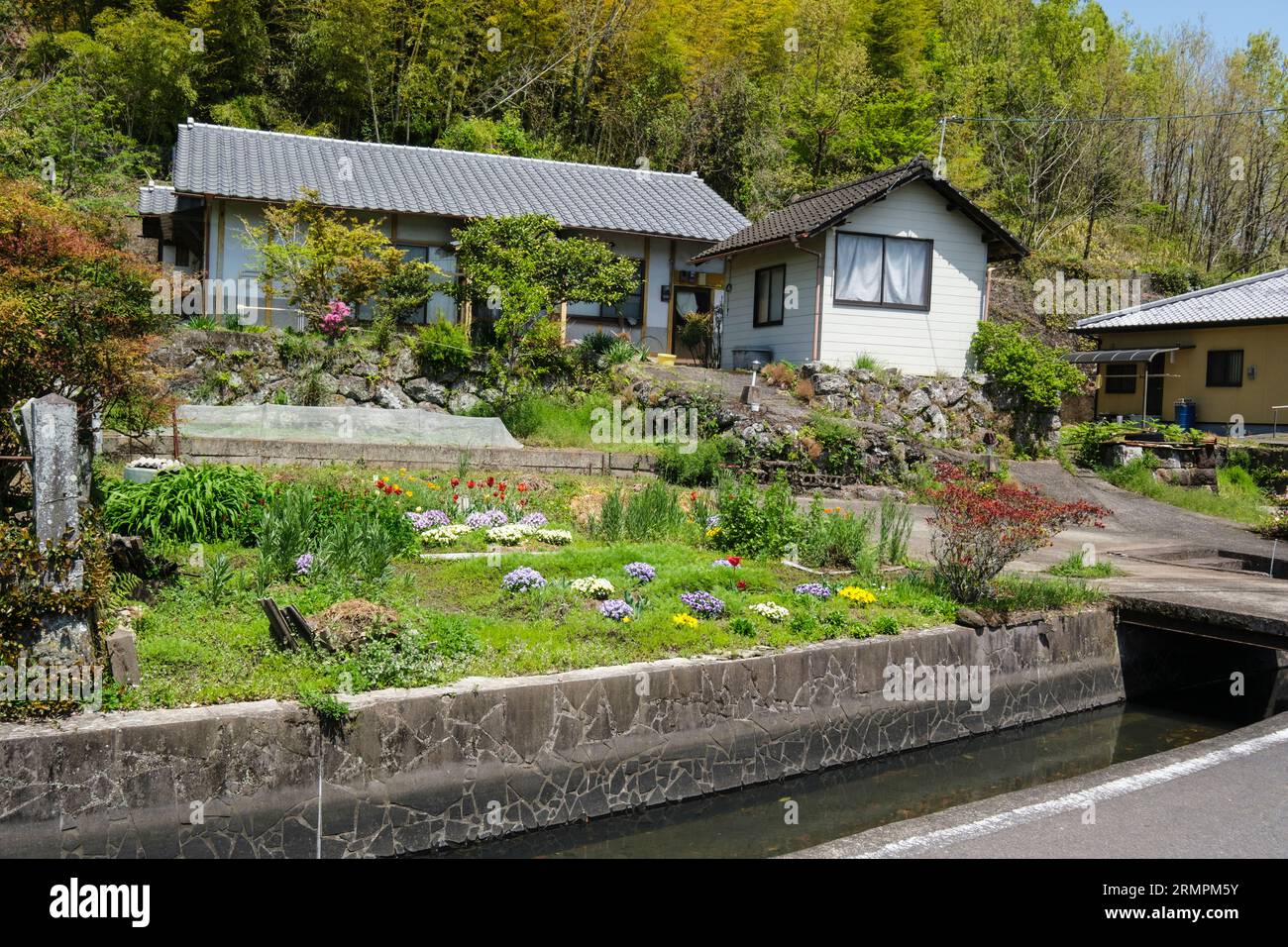 Japan, Kyushu, Bezirk Bungo, Präfektur Oita. Mittelklassehaus. Stockfoto