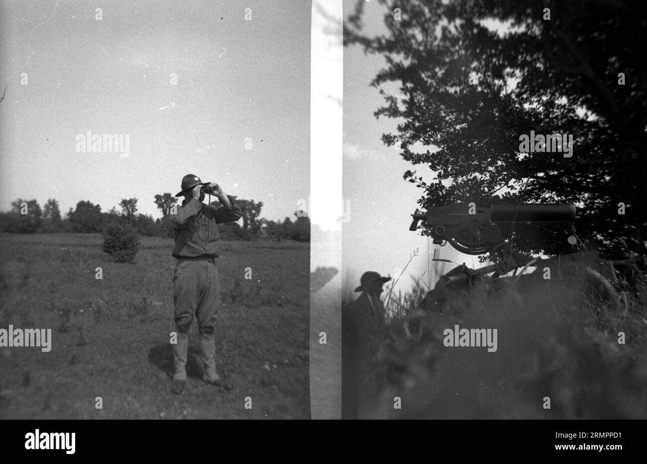 Soldat mit Fernglas und wassergekühlter M1917 Browning Maschinenpistole in Position. Mitglieder der 114. Infanteriedivision der US-Armee trainieren im Zweiten Weltkrieg gegen Deutschland in Europa. Stockfoto