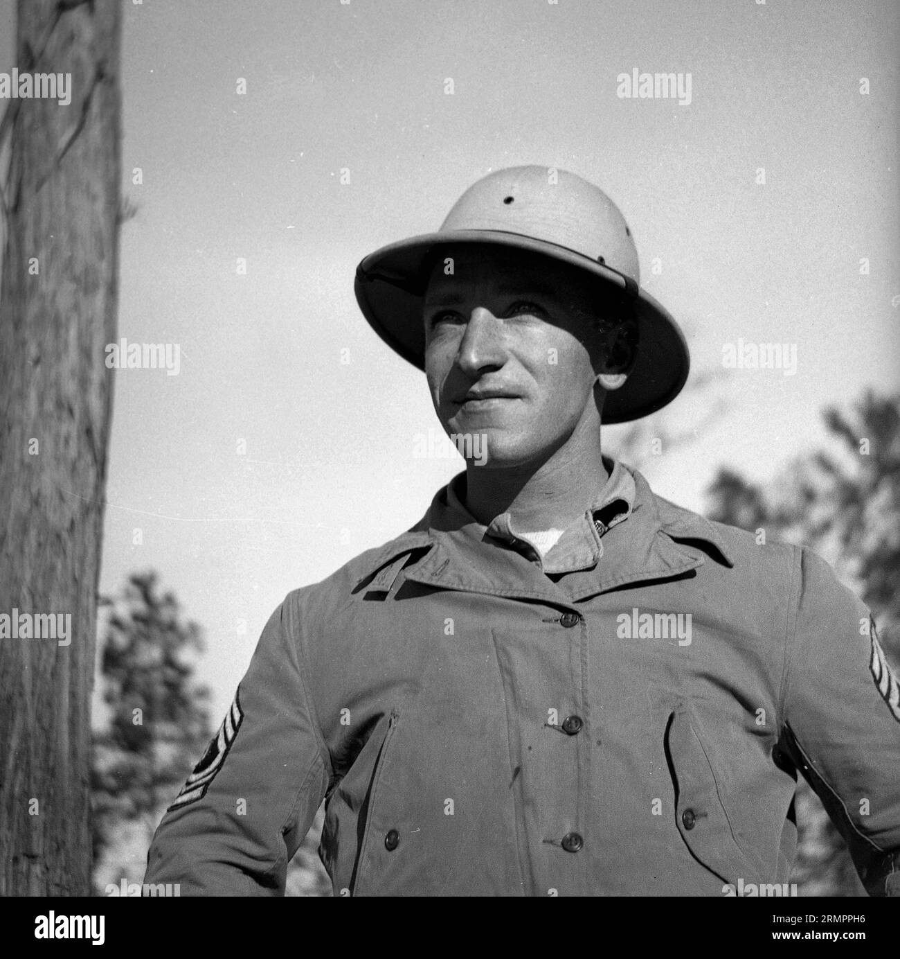 Solider Portrait in Hut. Mitglieder der 114. Infanteriedivision der US-Armee trainieren im Zweiten Weltkrieg gegen Deutschland in Europa. Stockfoto