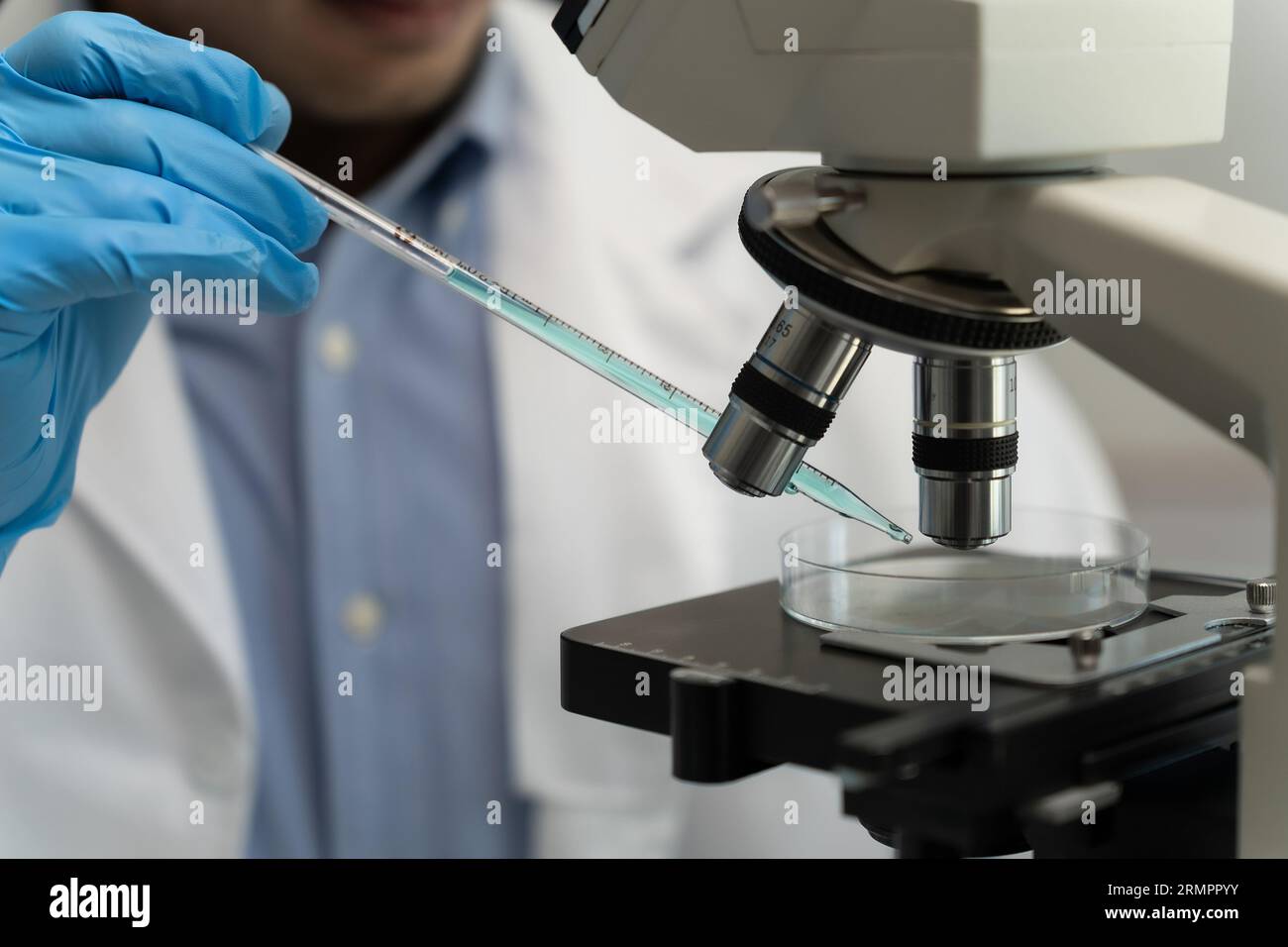 Science Testing Substances biochemische Forscherin in einem Science Lab Analyzing Test Stockfoto