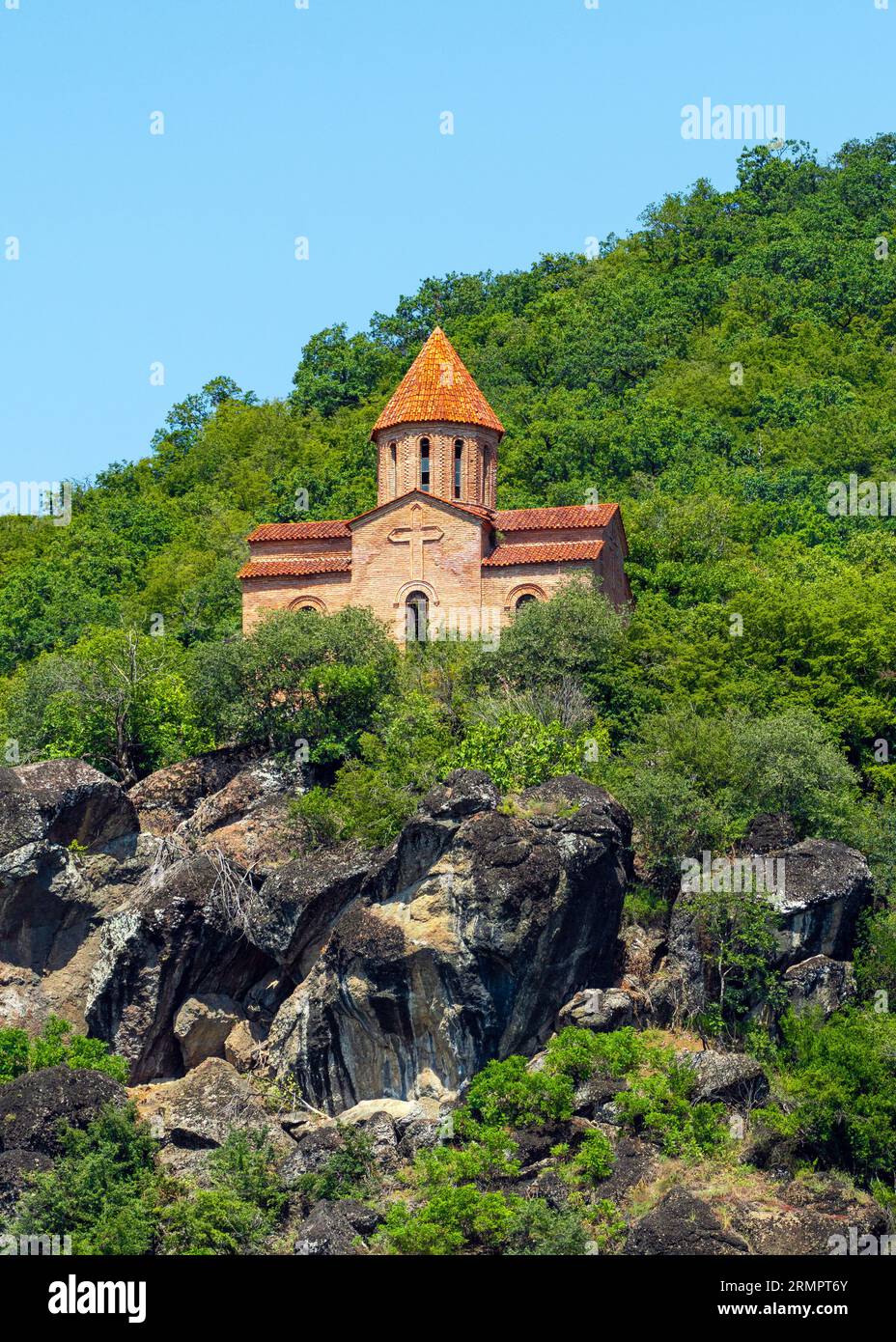 Alte christliche Kirche in der Nähe von Qakh Stadt. Kurmukhi Kirche von St. George im Norden Aserbaidschans. XII - XIII Jahrhunderte Stockfoto