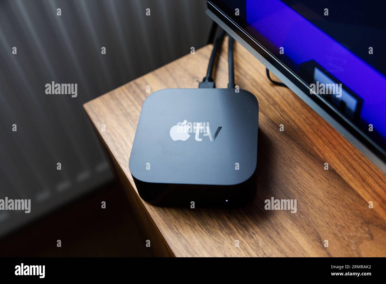 Ein tv-Bildschirm, ein Smart tv, ein Apple tv. Stockfoto