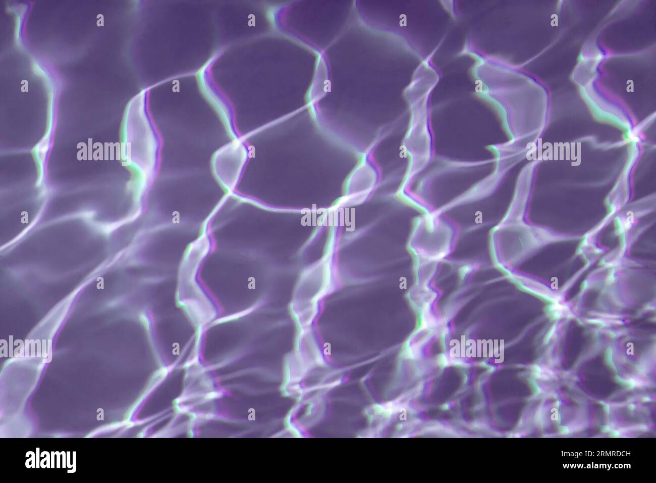 Hintergrund, violett mit weißen, blauen, grünen und magentafarbenen Mustern. Stockfoto
