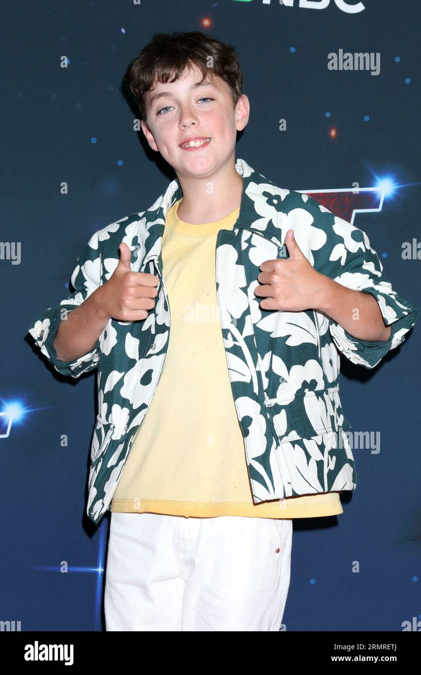 LOS ANGELES - AUG 29: Alfie Andrew bei der America's Got Talent Staffel 18 Live Show Red Carpet im Hotel Dena am 29. August 2023 in Pasadena, CA Stockfoto