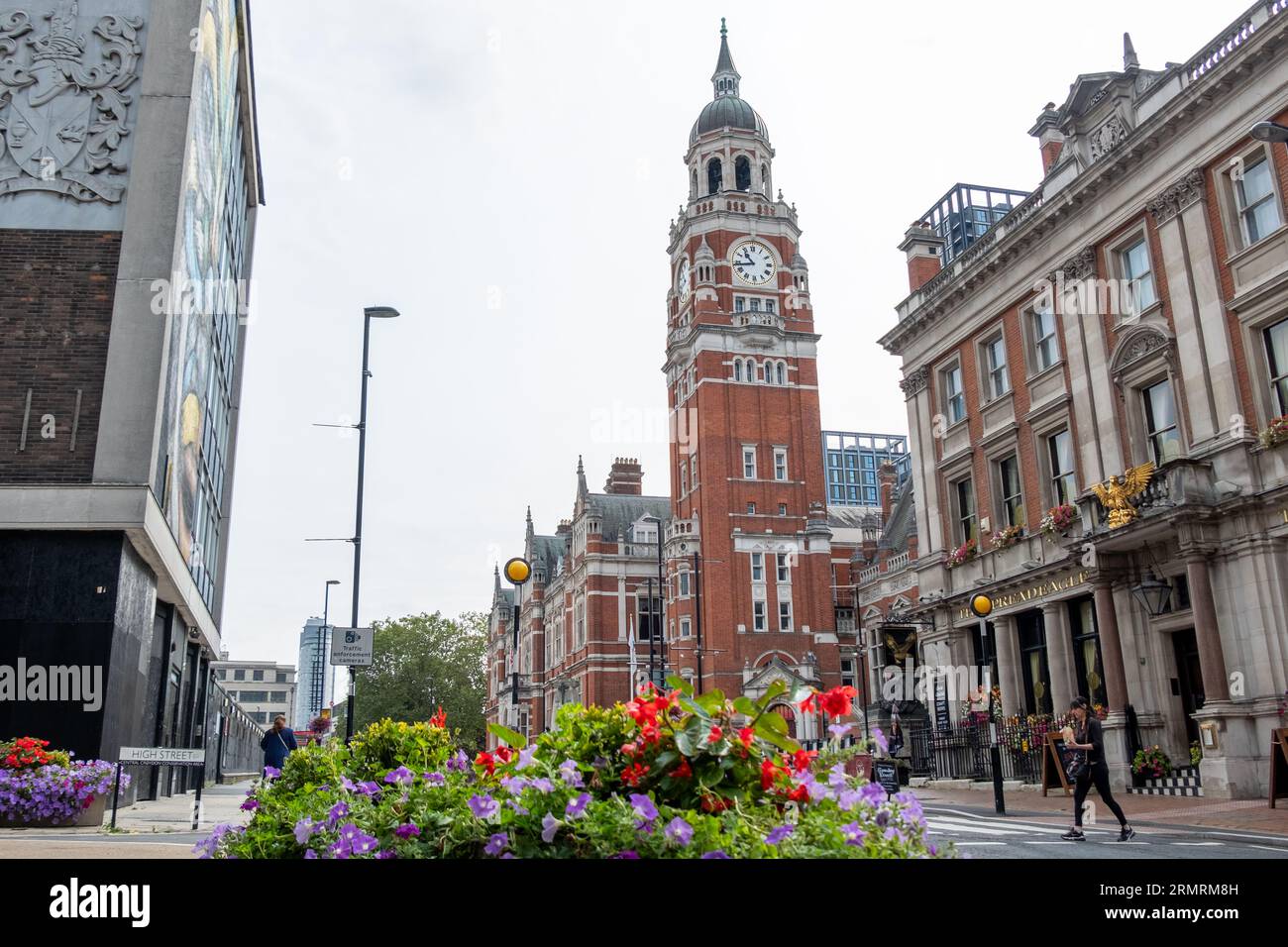 CROYDON, LONDON – 29. AUGUST 2023: Croydon Town Hall – ratsgebäude in der Katharine Street, Croydon, das als Hauptquartier für Croydon London dient Stockfoto