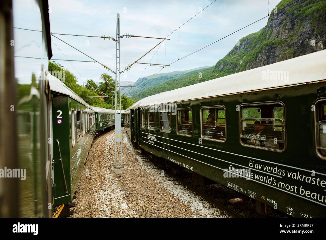 Aurland, Norwegen - 20. Juni 2023: Die Flam Railway ist eine der schönsten Zugfahrten der Welt und eine der führenden Touristenattraktionen in Norwegen. Stockfoto