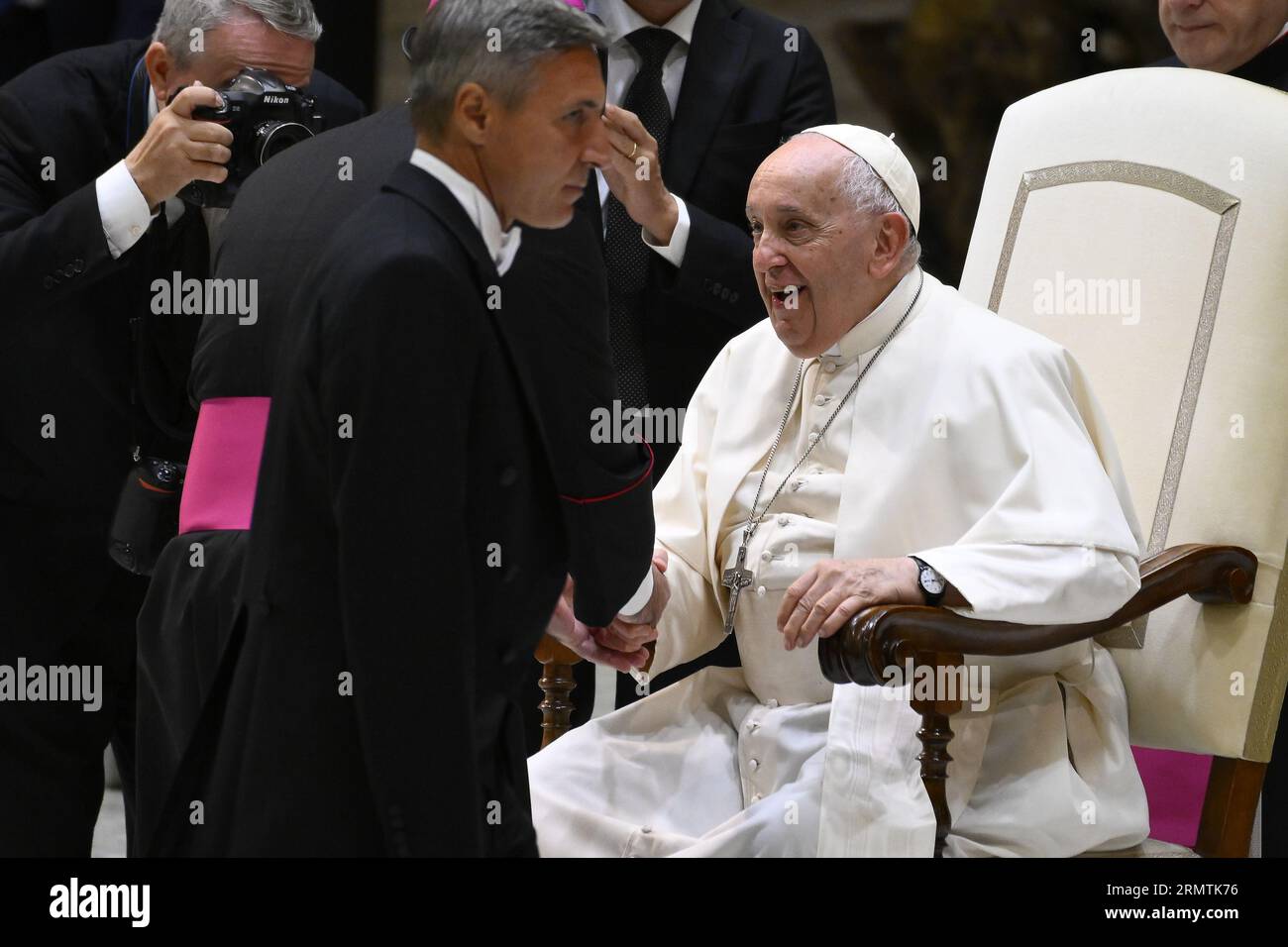 Vatikanstadt, Italien. 30. August 2023. Papst Franziskus während der Generalaudienz vom 30. August 2023, Aula Paolo VI., Vatikanstadt. Quelle: Live Media Publishing Group/Alamy Live News Stockfoto