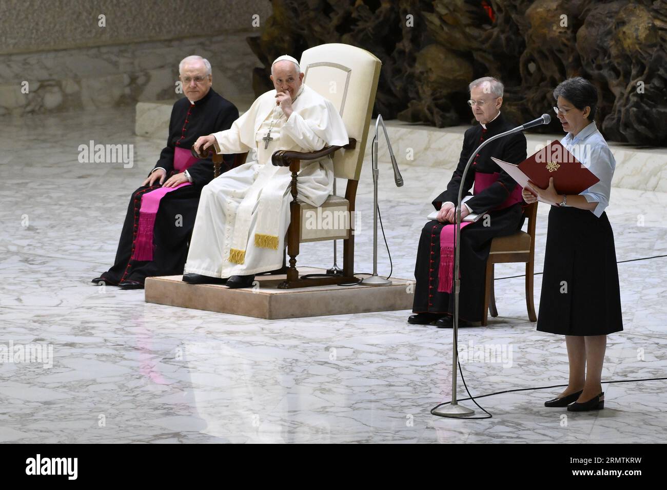 Vatikanstadt, Italien. 30. August 2023. Papst Franziskus während der Generalaudienz vom 30. August 2023, Aula Paolo VI., Vatikanstadt. Quelle: Live Media Publishing Group/Alamy Live News Stockfoto