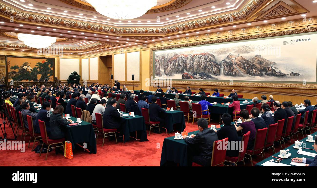 (141015) -- PEKING, 15. Oktober 2014 -- der chinesische Präsident Xi Jinping leitet ein Symposium, bei dem einige der renommiertesten Autoren, Schauspieler, Drehbuchautoren und Tänzer des Landes in Peking, der Hauptstadt Chinas, am 15. Oktober 2014 zusammenkamen. ) (wf) CHINA-PEKING-XI JINPING-SYMPOSIUM(CN) PangxXinglei PUBLICATIONxNOTxINxCHN Peking OKT 15 2014 chinesischer Präsident Xi Jinping Präsident bei einem Symposium Thatcher versammelte einige der bekanntesten Autoren Schauspieler und Tänzer des Landes in Peking Hauptstadt Chinas OKT 15 2014 WF China Peking Xi Jinping Symposium CN PangxXinglei PUBLTXIOxN Stockfoto