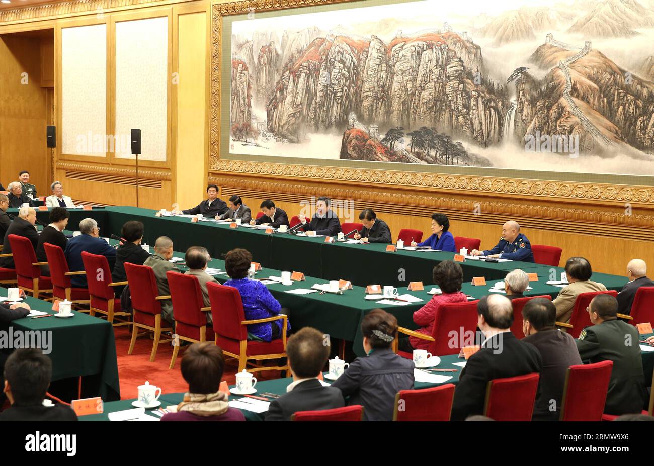 (141015) -- PEKING, 15. Oktober 2014 -- der chinesische Präsident Xi Jinping leitet ein Symposium, bei dem einige der renommiertesten Autoren, Schauspieler, Drehbuchautoren und Tänzer des Landes in Peking, der Hauptstadt Chinas, am 15. Oktober 2014 zusammenkamen. ) (wf) CHINA-PEKING-XI JINPING-SYMPOSIUM(CN) PangxXinglei PUBLICATIONxNOTxINxCHN Peking OKT 15 2014 chinesischer Präsident Xi Jinping Präsident bei einem Symposium Thatcher versammelte einige der bekanntesten Autoren Schauspieler und Tänzer des Landes in Peking Hauptstadt Chinas OKT 15 2014 WF China Peking Xi Jinping Symposium CN PangxXinglei PUBLTXIOxN Stockfoto