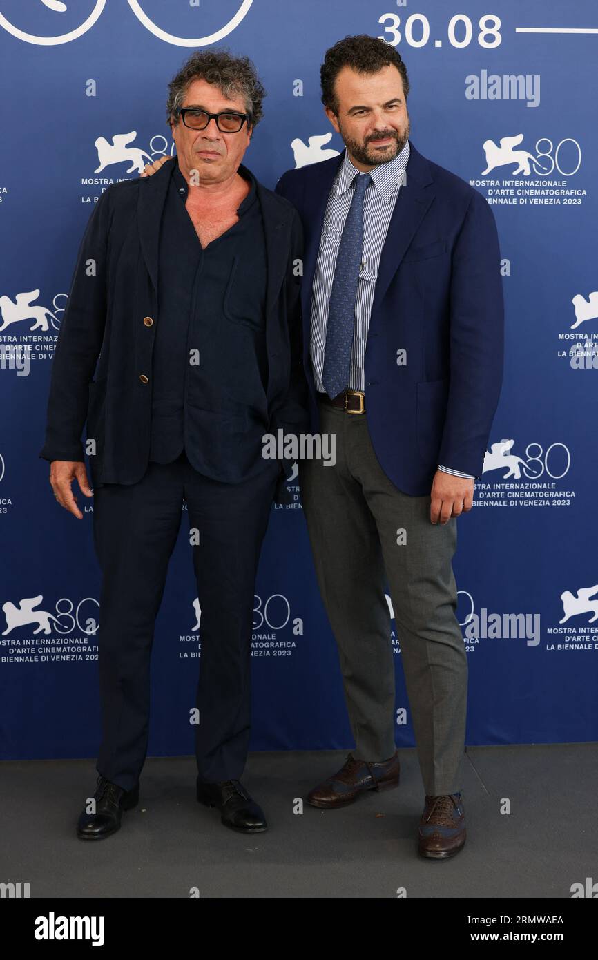 Venedig, Italien. 30. August 2023. Sandro Veronesi, Edoardo de Angelis nehmen an einem Fototermin für den Film „Comandante“ auf dem 80. Internationalen Filmfestival von Venedig am 30. August 2023 in Venedig Teil. Foto von Marco Piovanotto/ABACAPRESS:COM Credit: Abaca Press/Alamy Live News Stockfoto