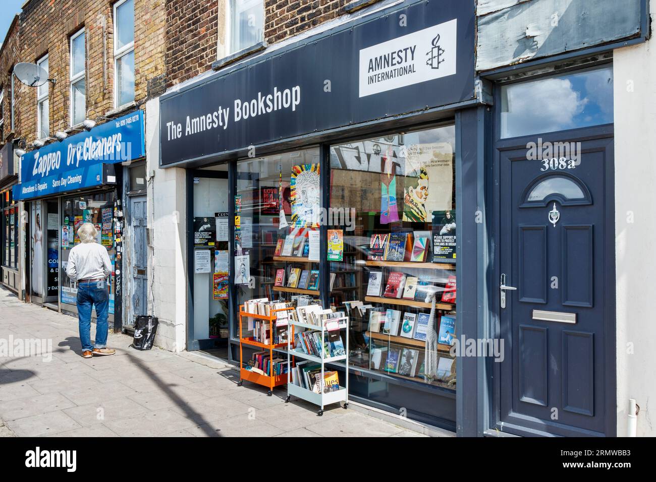 Amnesty International Second-Hand-Buchhandlung in Kentish Town, London, Großbritannien Stockfoto