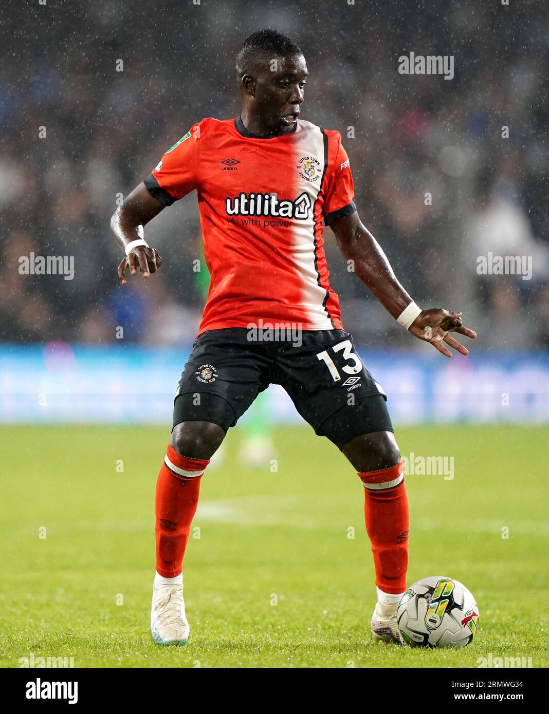 Luton Town's wunderbarer Nakamba während des Carabao Cup-Spiels in der zweiten Runde in der Kenilworth Road, Luton. Bilddatum: Dienstag, 29. August 2023. Stockfoto