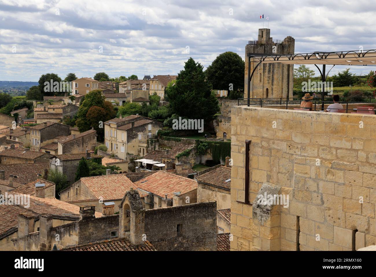 Saint-Emilion. Dorf, Architektur, vin, tourisme et touristes. Le Village de Saint-Emilion EST classé parmi les plus Beaux Villages de France. Sain Stockfoto