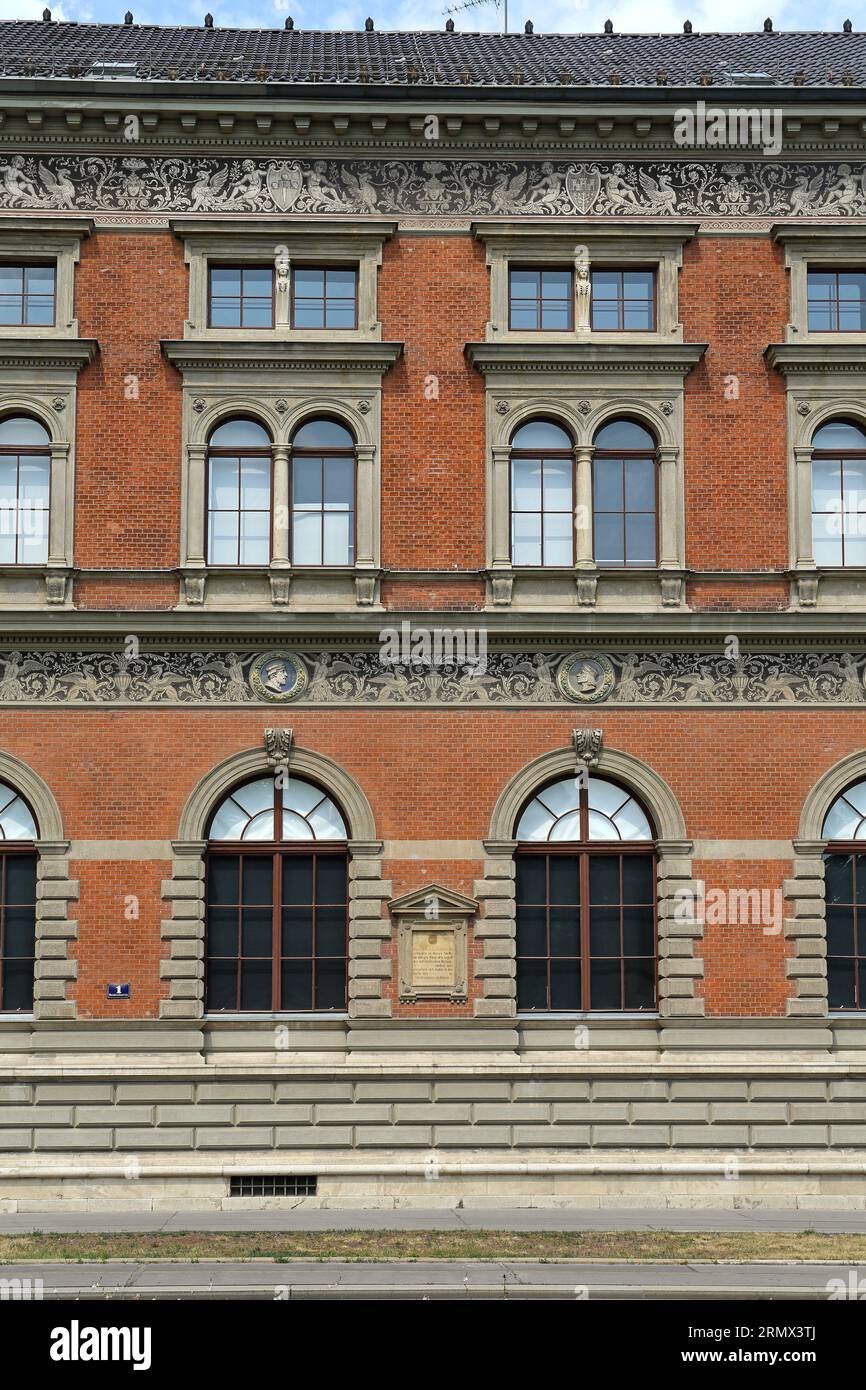 Wien, Österreich - 12. Juli 2015: Museum für Angewandte Kunst Historisches Gebäude in der Hauptstadt. Stockfoto