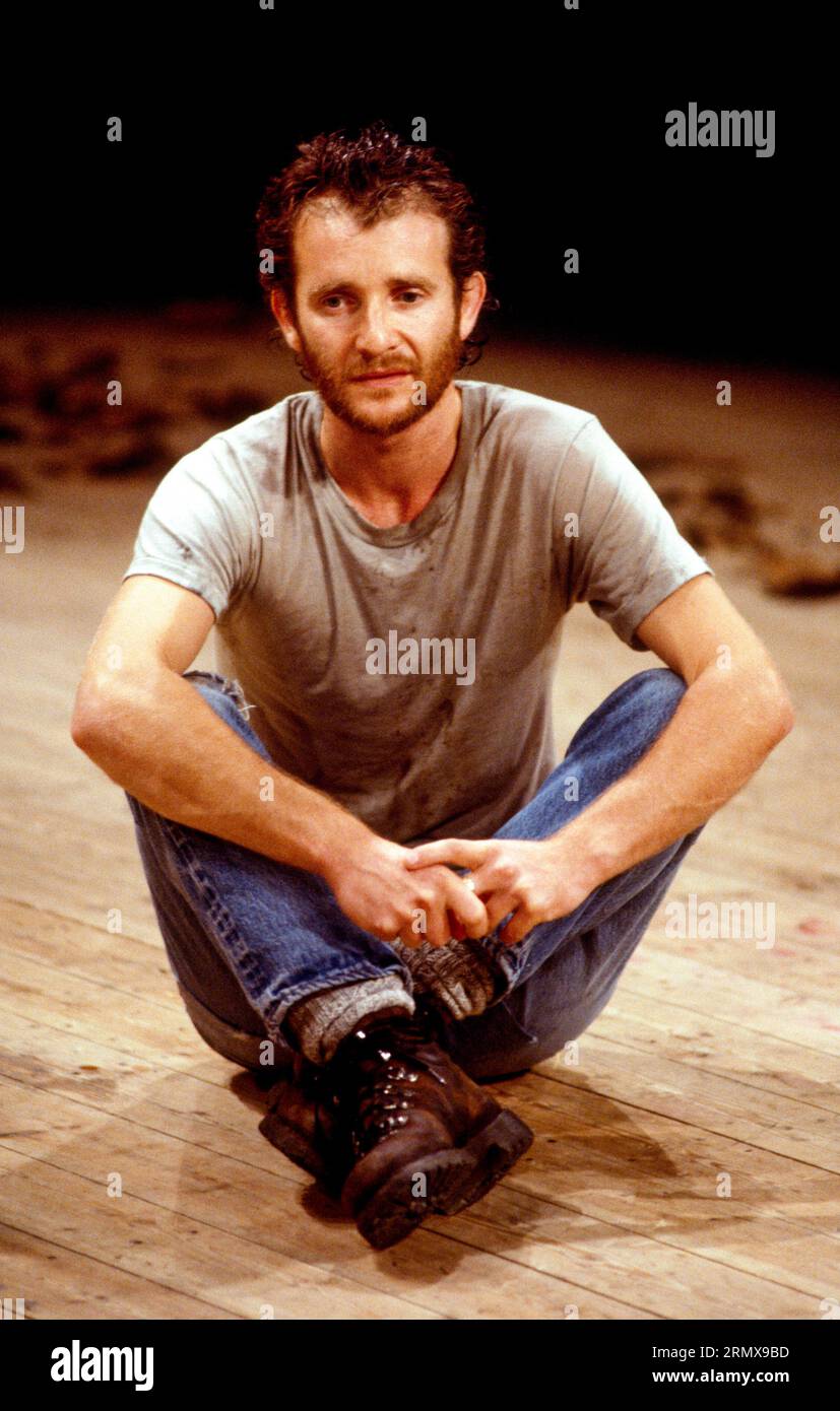 Anton Lesser (Bill Howell) in PRINCIPIA SCRIPTORIAE von Richard Nelson bei der Royal Shakespeare Company (RSC), The Pit, Barbican Centre, London EC2 07/10/1986 Bühnenbild: Bob Crowley Kostüme: Fotini Dimou Beleuchtung: Paul Armstrong Regisseur: David Jones Stockfoto