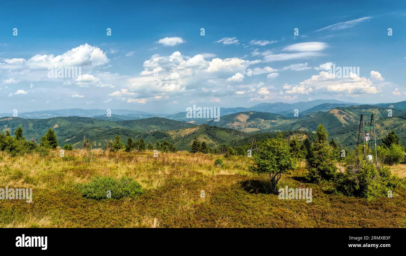 Panoramablick auf das Beskid Zywiecki-Gebirge von Wielka Racza, Polen Stockfoto