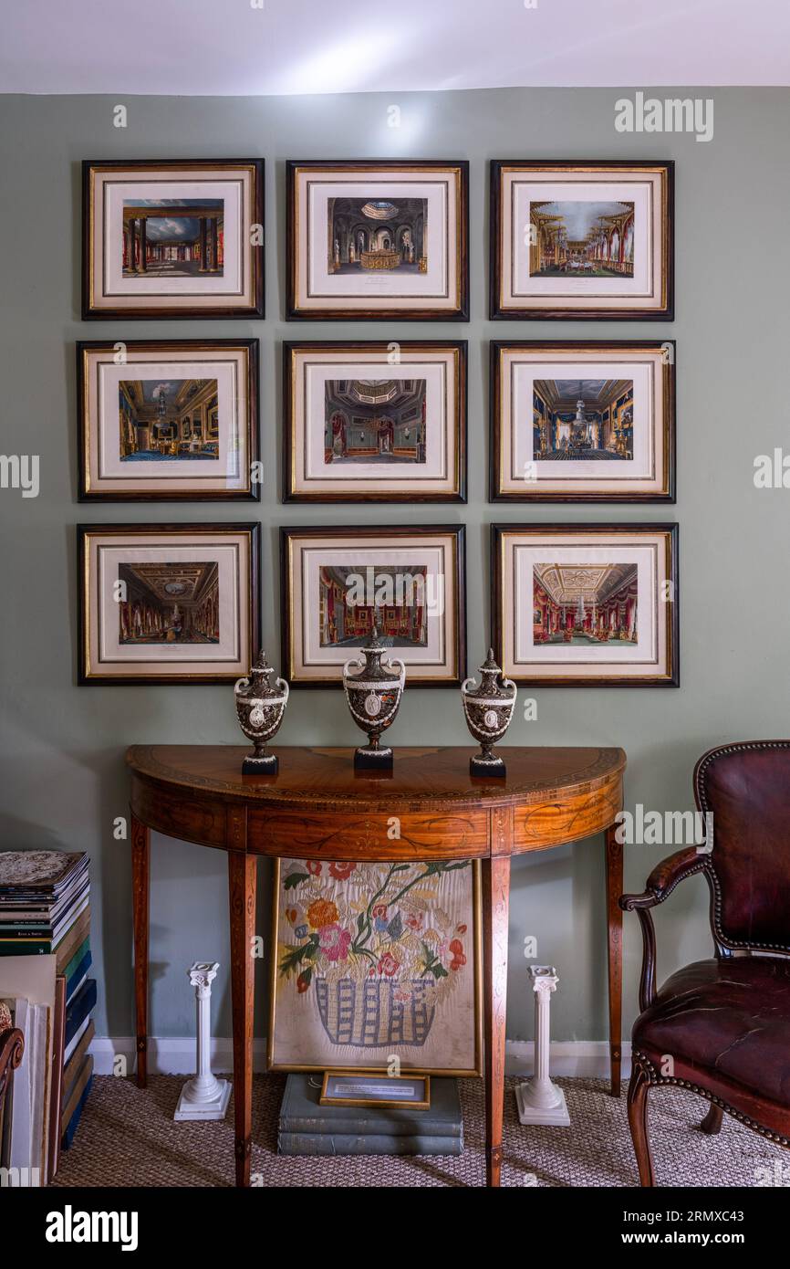 Gravuren von WH Pynes „Geschichte der königlichen Residenzen“ mit Stickereien, die von der Kaiserin Dowager von Russland im georgianischen Haus Northamptons aus dem 18. Jahrhundert bearbeitet wurden Stockfoto