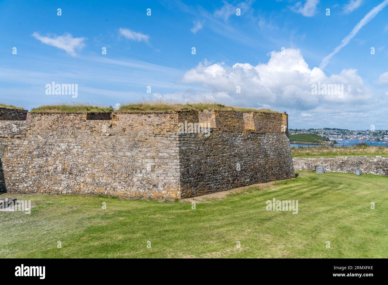 Abgewinkelte Bastion mit Kanonenhäfen bei Charles Fort Kinsale Ireland Stockfoto