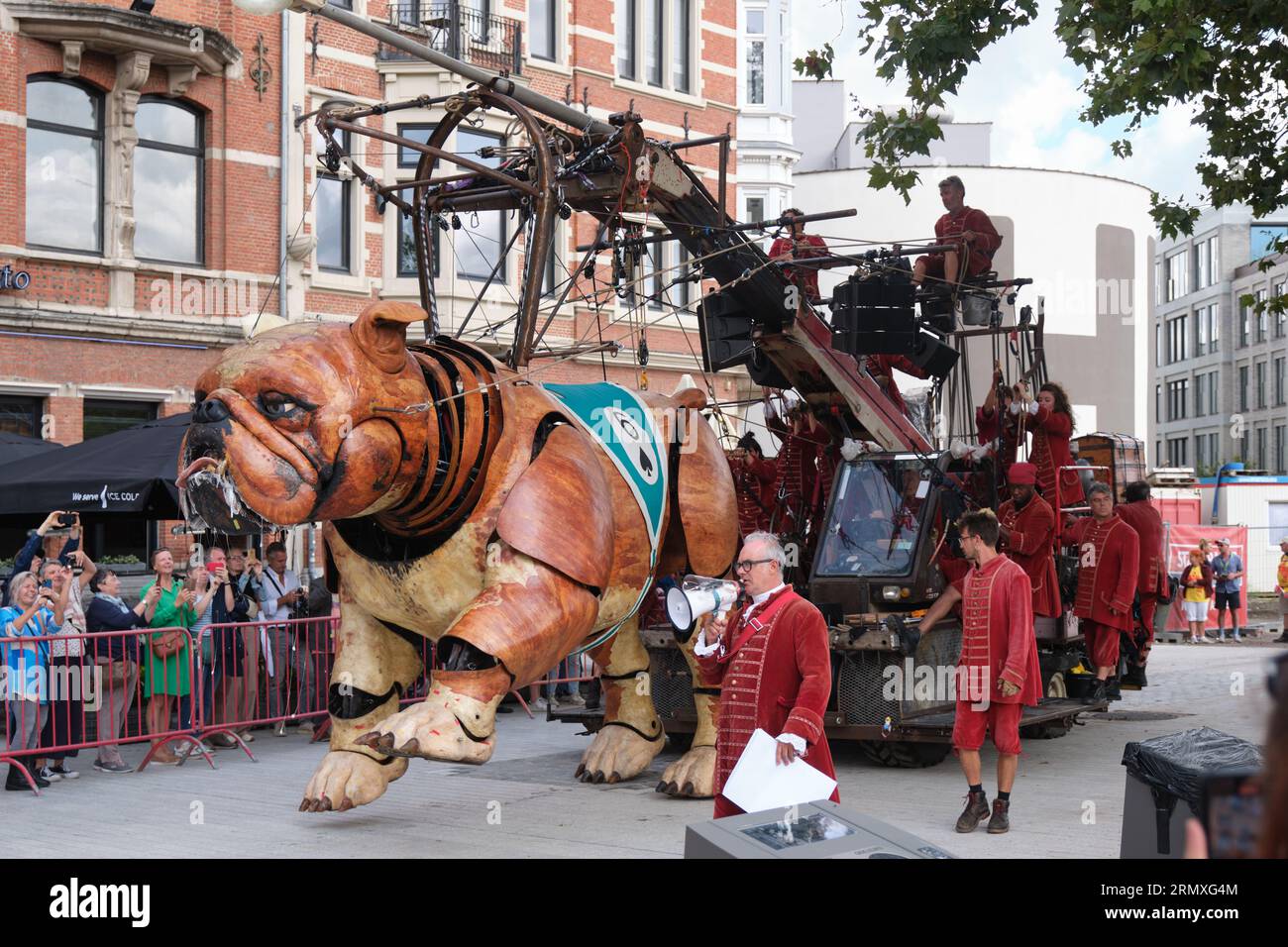 Das Marionettentheater Royal de Luxe spielt in Antwerpen, Belgien Stockfoto