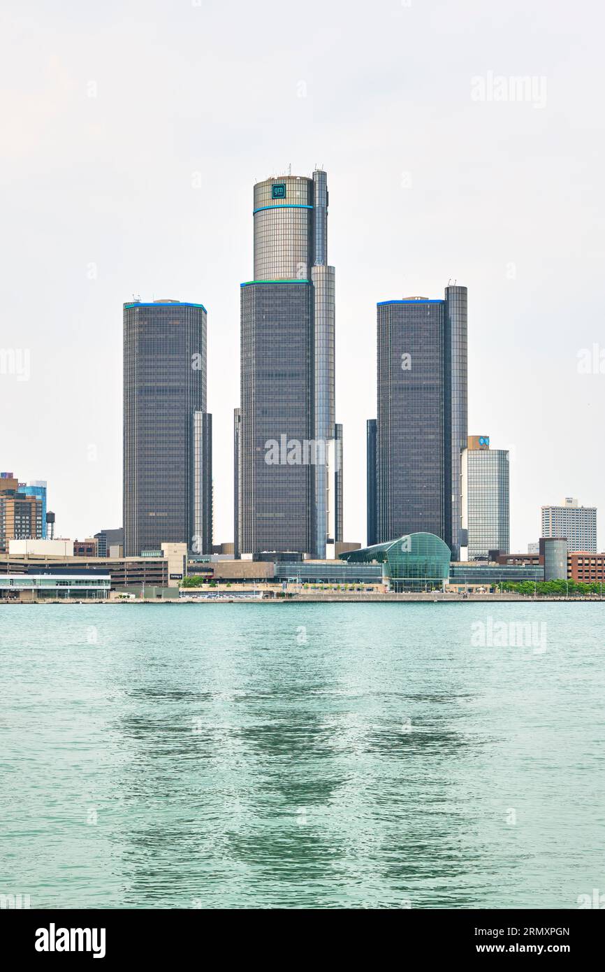 Das GM Renaissance Center ist eine Gruppe von sieben verbundenen Wolkenkratzern in Downtown Detroit, Michigan, USA, die als General Motors Worldwide H fungiert Stockfoto