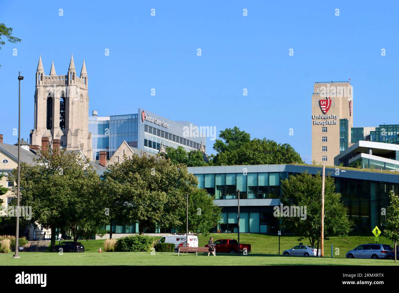 Church of the Covenant Building, Seidman Cancer Center Building und University Hospital vom Cleveland Museum of Art aus gesehen. Cleveland University Circle. Stockfoto