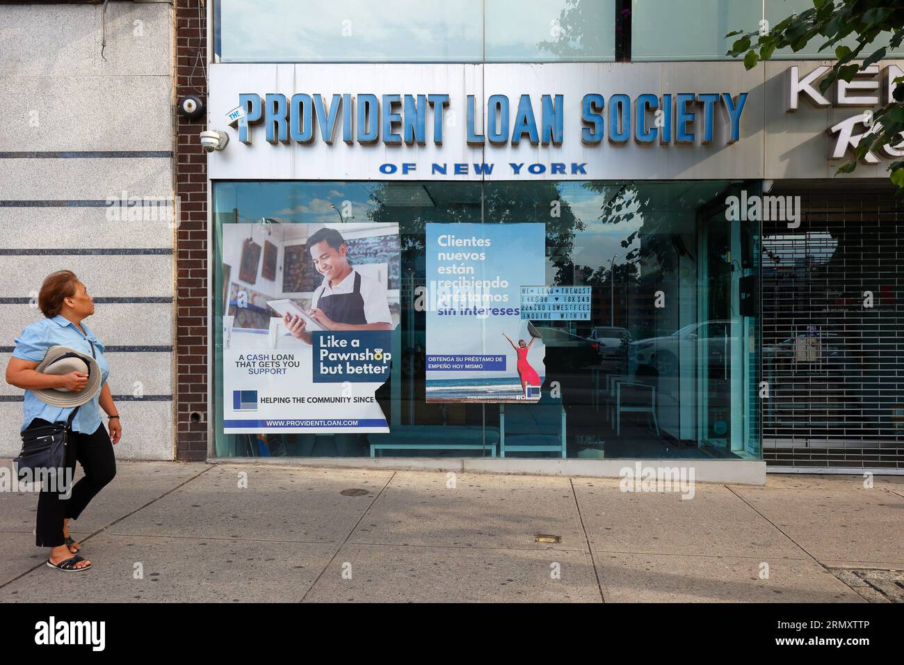 Die Provident Loan Society, 136-48 39th Ave, Queens, New York. New Yorker Schaufensterfoto eines Kreditgebers, Pfandleiher in Downtown Flushing. Stockfoto