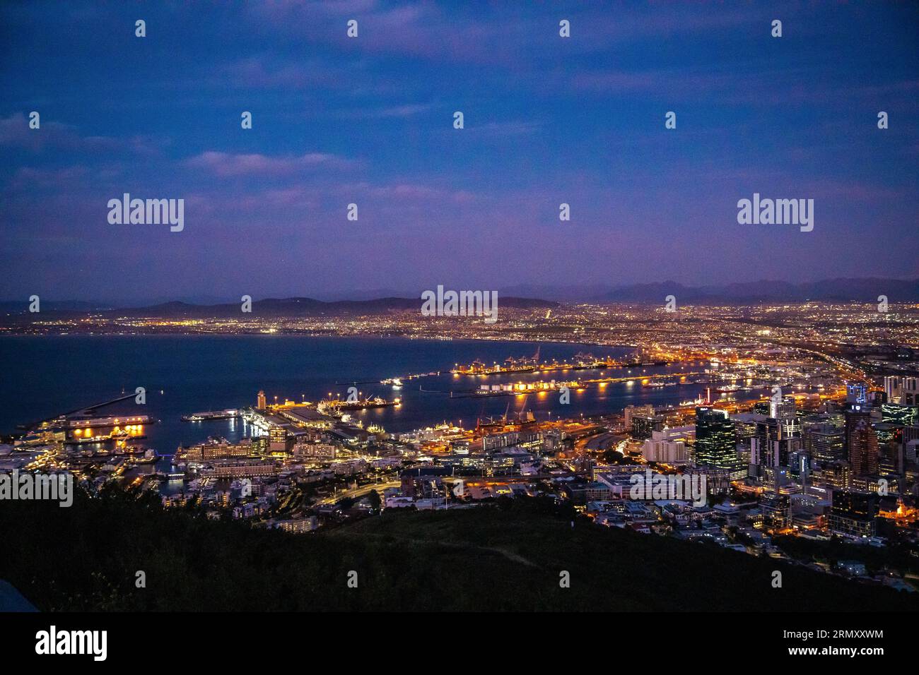 Blick auf Kapstadt vom Aussichtspunkt Signall Hill in Westkap, Südafrika Stockfoto