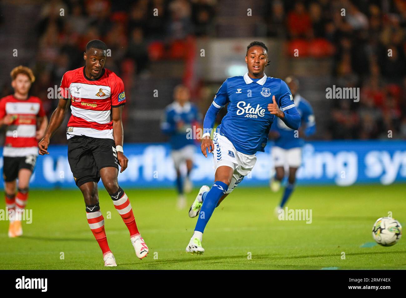 Youssef Chermiti #28 von Everton in Aktion während des Carabao Cup Spiels Doncaster Rovers vs Everton im Eco-Power Stadium, Doncaster, Großbritannien, 30. August 2023 (Foto: Craig Cresswell/News Images) Stockfoto