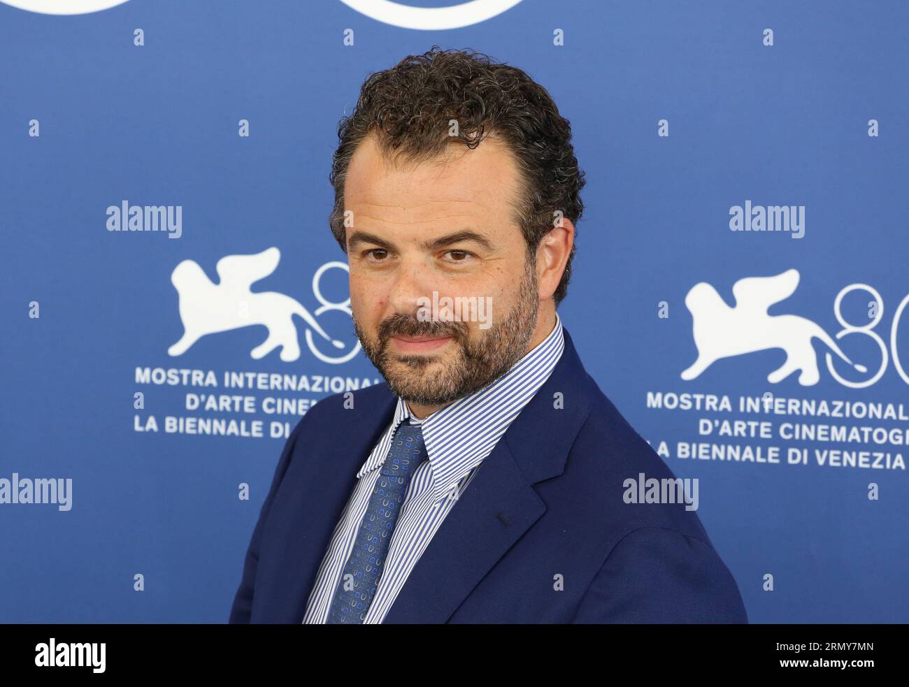 Venedig, Italien, 30. August 2023. Regisseur Edoardo de Angelis beim Fotoaufruf für den Film Comandante auf dem 80. Internationalen Filmfestival in Venedig. Foto: Doreen Kennedy / Alamy Live News. Stockfoto