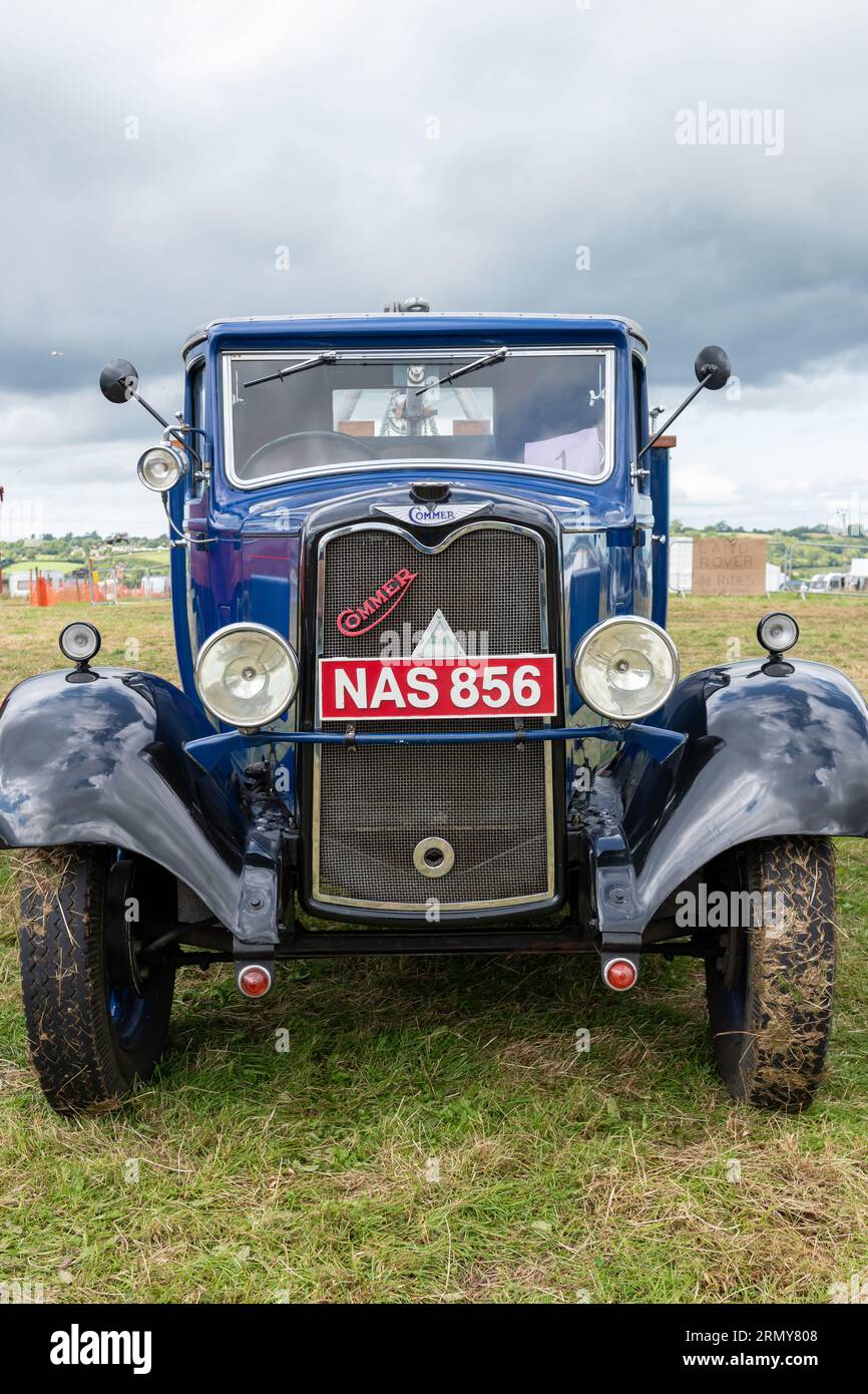 Low Ham.Somerset.United Kingdom.23. Juli 2023.Ein restaurierter Commer Pannenwagen aus dem Jahr 1932 ist auf der Somerset Steam and Country Show zu sehen Stockfoto