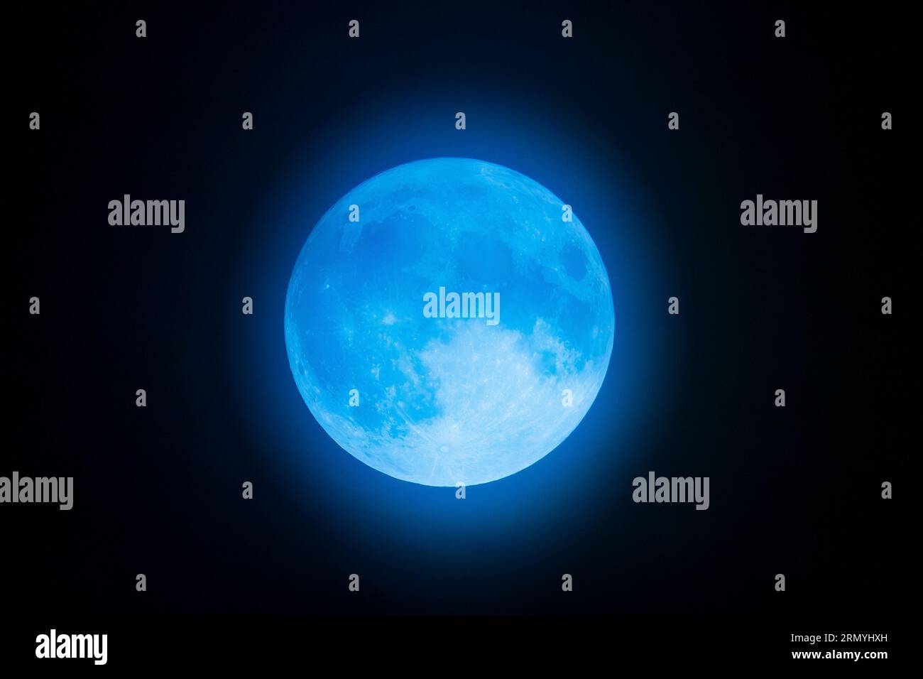 Frankreich, Loiret (45), Orleans, Super Blue Moon beobachtet am Mittwoch, 8/30/23, ein seltenes Phänomen, das alle 10 oder 20 Jahre auftritt, nach Angaben der NASA Stockfoto
